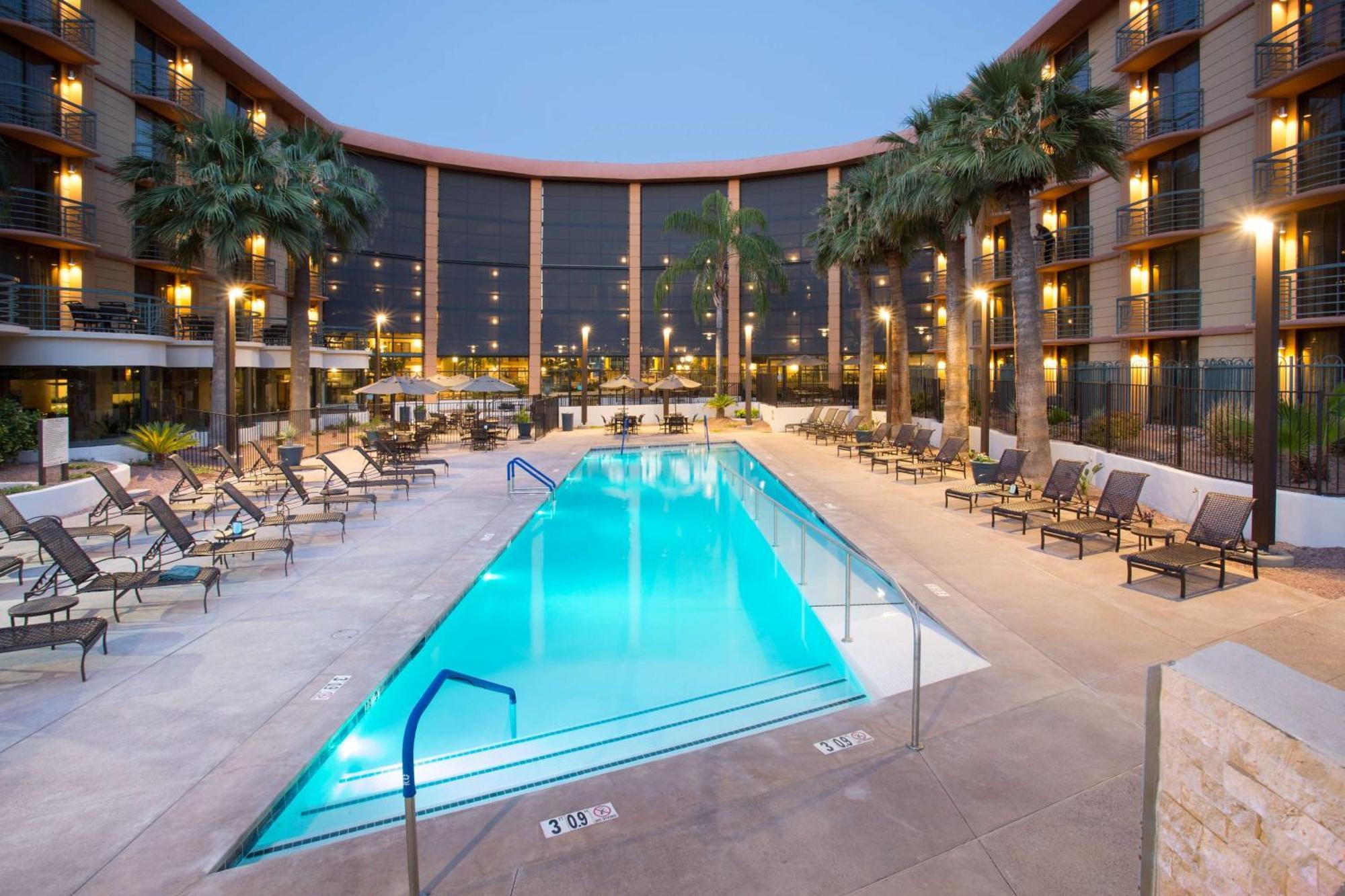 Embassy Suites By Hilton Phoenix Biltmore Exterior foto