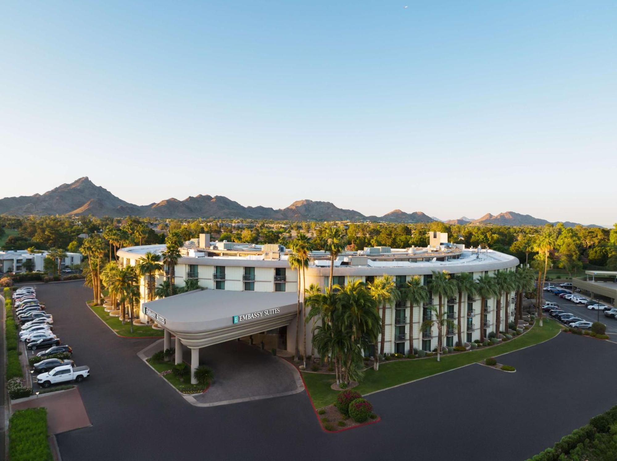 Embassy Suites By Hilton Phoenix Biltmore Exterior foto