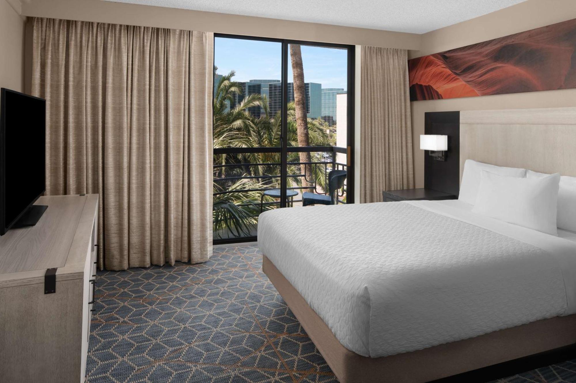 Embassy Suites By Hilton Phoenix Biltmore Exterior foto